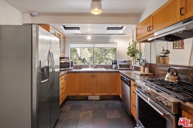 1256 N Topanga Canyon Boulevard, Topanga CA: https://media.crmls.org/mediaz/0be1c3ce-293d-490c-aa0e-f08842beb9a8.jpg