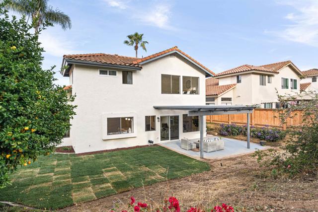 2064 White Birch Dr, Vista CA: https://media.crmls.org/mediaz/0be1cdaa-690d-40ea-9f8b-5fb5593a4566.jpg