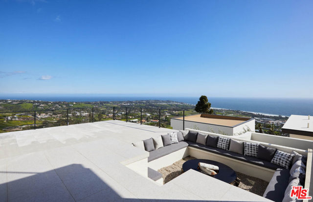 5366 Horizon Drive, Malibu CA: https://media.crmls.org/mediaz/0be3673a-f0ae-49cc-ba39-7e4e01671657.jpg