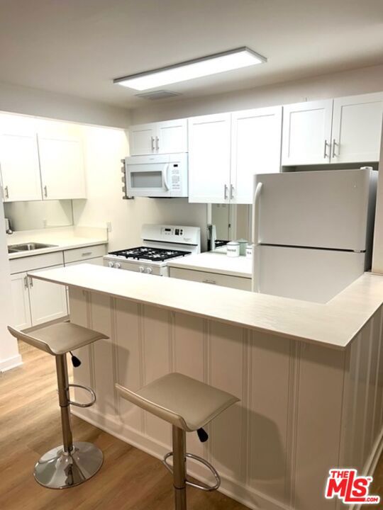 1453 S Westgate Avenue, Los Angeles CA: https://media.crmls.org/mediaz/0be3a17c-041b-4814-b4e8-4aef850ba151.jpg