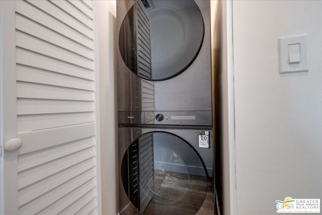 372 E Molino Road, Palm Springs CA: https://media.crmls.org/mediaz/0be40171-ad81-4c66-8a8d-0db11a4da527.jpg