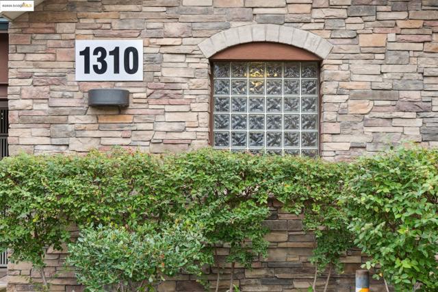 1310 Creekside Dr, Walnut Creek CA: https://media.crmls.org/mediaz/0be44d6f-f1bc-4f16-9ad9-aeb3aef224e9.jpg