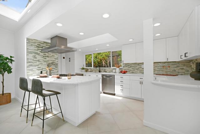 5893 Highwood Rd, Castro Valley CA: https://media.crmls.org/mediaz/0be4734e-7cff-4dcf-b21e-45f60e485775.jpg