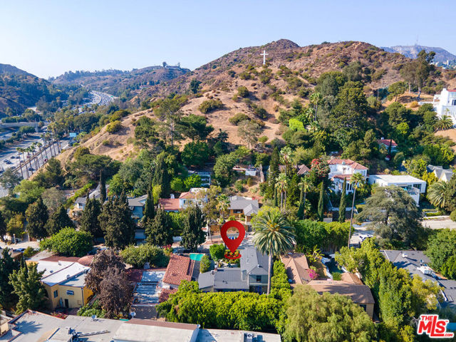 6626 Cahuenga Terrace, Los Angeles CA: https://media.crmls.org/mediaz/0be53e25-9033-44e5-9a98-5d21e42b6f7d.jpg
