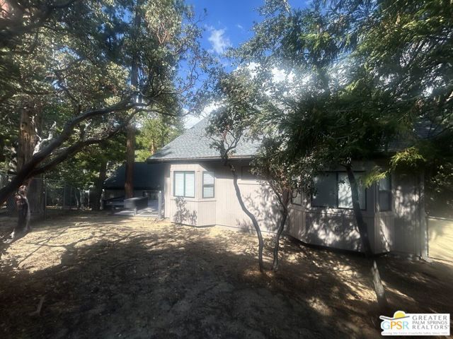 25181 Gail Drive, Idyllwild CA: https://media.crmls.org/mediaz/0be57c95-0058-4c67-91b1-36e0af40ef92.jpg