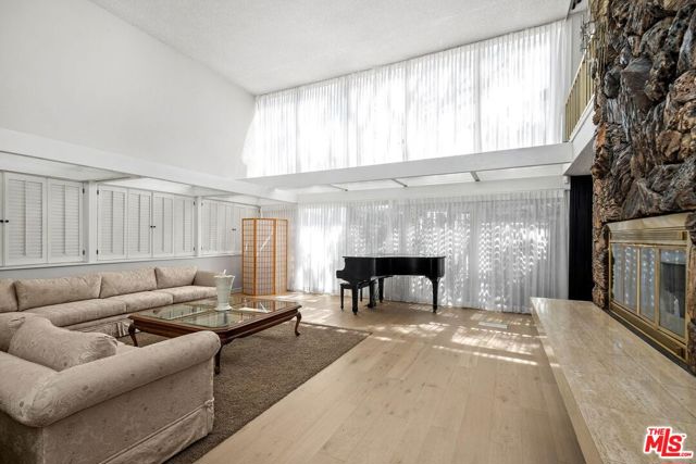 6505 S Halm Avenue, Los Angeles CA: https://media.crmls.org/mediaz/0be59e4a-e8d4-4125-9263-d7f780c7fc9b.jpg