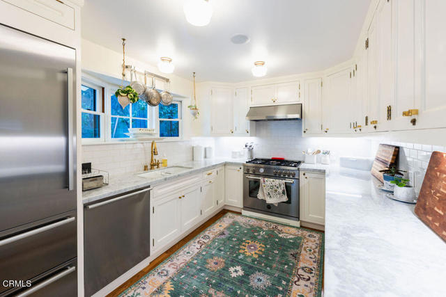 Detail Gallery Image 5 of 24 For 4053 Cromwell Ave, Los Angeles,  CA 90027 - 3 Beds | 3 Baths