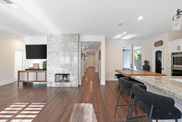 Detail Gallery Image 11 of 72 For 25351 Forest St, Corona,  CA 92883 - 5 Beds | 5 Baths