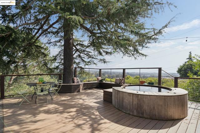 5345 Crown Ct, Castro Valley CA: https://media.crmls.org/mediaz/0be648c1-3f47-4a3c-8016-6fcce9cd6544.jpg