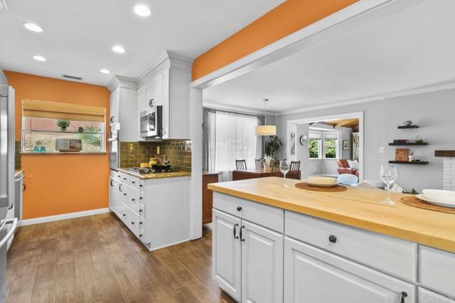Detail Gallery Image 9 of 35 For 4331 Helix Canyon Dr, La Mesa,  CA 91941 - 3 Beds | 2 Baths