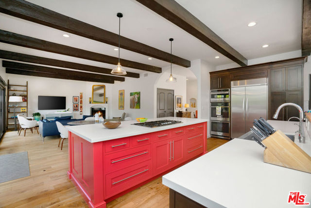 6216 Primrose Avenue, Los Angeles CA: https://media.crmls.org/mediaz/0be76f35-43c5-4d08-b96c-8e642010ea13.jpg