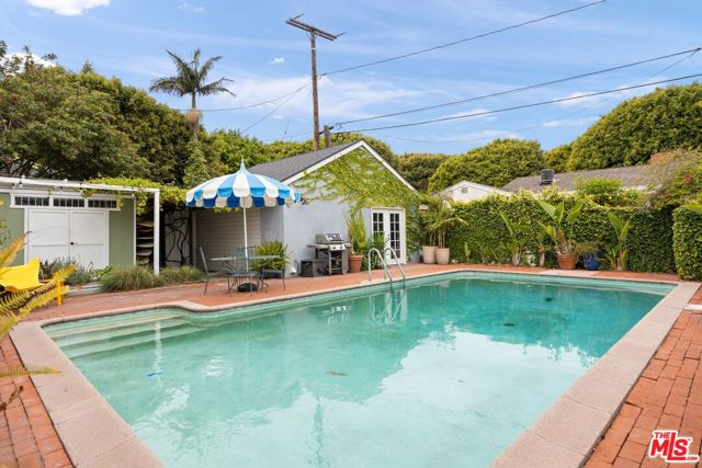 11121 Franklin Avenue, Culver City CA: https://media.crmls.org/mediaz/0be84def-1a90-426d-a18d-0bccfe9fa48f.jpg