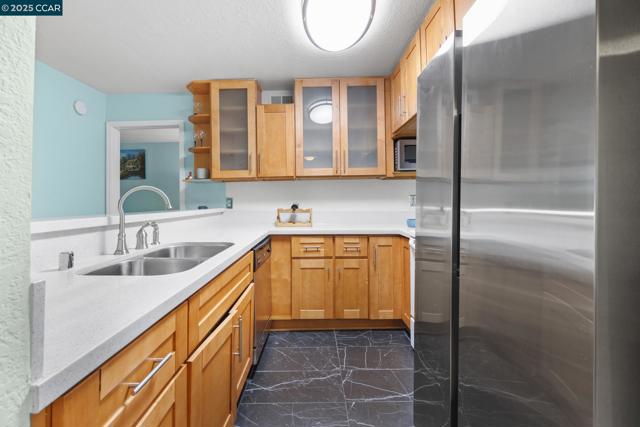 535 Pierce St, Albany CA: https://media.crmls.org/mediaz/0be8b85e-fde6-490d-b487-24127ecf1ea4.jpg