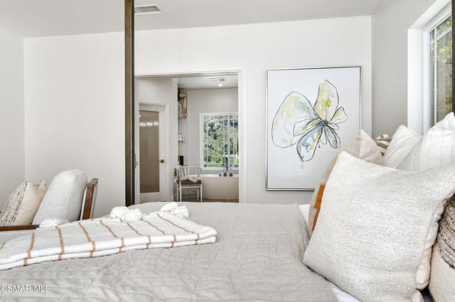 29677 Mulholland Highway, Agoura Hills CA: https://media.crmls.org/mediaz/0be8f27e-ab1f-4a43-8f73-4aaa1a95ebca.jpg
