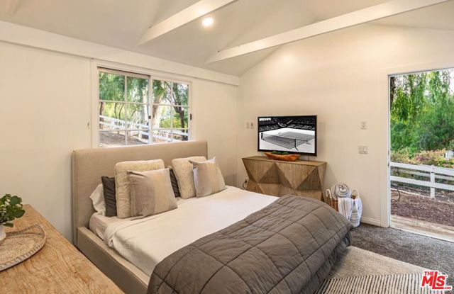 5840 Round Meadow Road, Hidden Hills CA: https://media.crmls.org/mediaz/0be9bf6f-8e16-499c-8b6f-84bf5dd0e18b.jpg