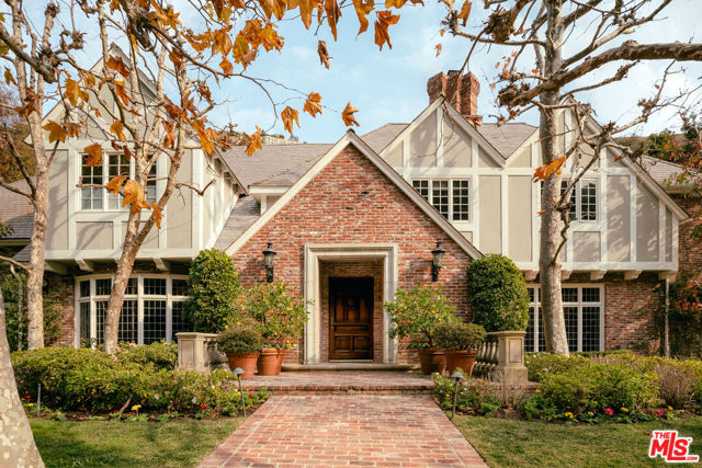 1420 Moraga Drive, Los Angeles CA: https://media.crmls.org/mediaz/0bea2e30-a2ae-4536-b187-10a956d35738.jpg