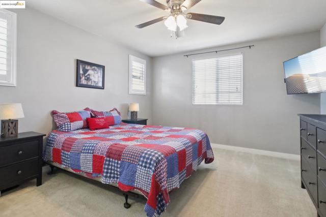 124 Clear Lake Ct, Oakley CA: https://media.crmls.org/mediaz/0beb35ea-683a-4875-b151-dacae171d591.jpg