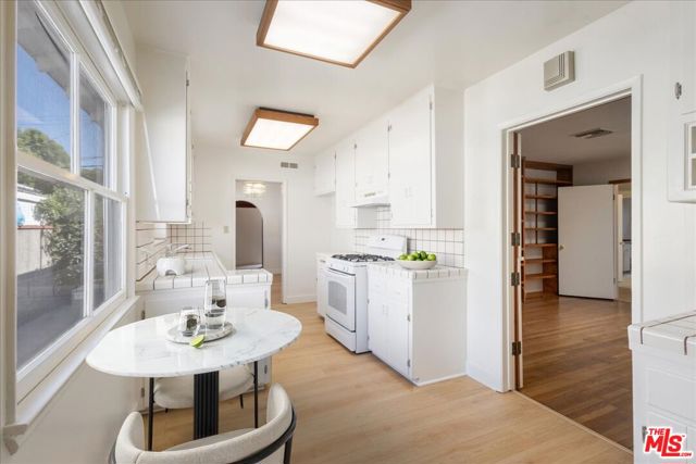 12848 Tiara Street, Valley Village CA: https://media.crmls.org/mediaz/0beb40bb-5b92-4cf9-8f5e-f51f38fc288b.jpg