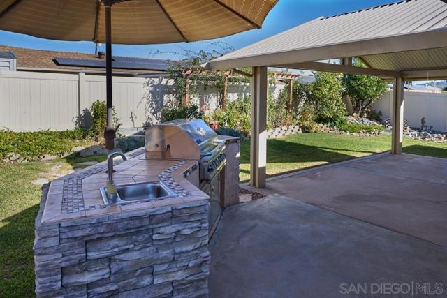 6289 Lake Arago Ave, San Diego CA: https://media.crmls.org/mediaz/0beb58bf-4382-4feb-a350-2bb122d4c453.jpg