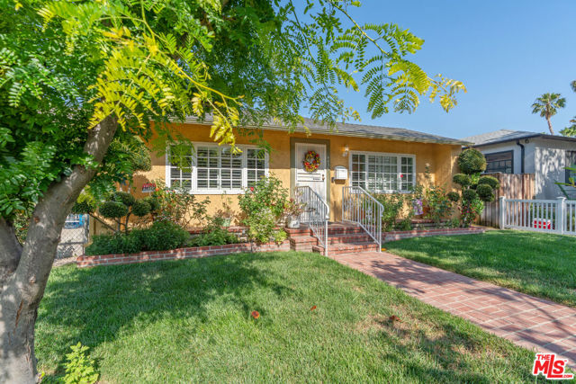 4436 Stansbury Avenue, Sherman Oaks CA: https://media.crmls.org/mediaz/0beb5c62-cb71-492d-9d7a-bc8932a9baae.jpg