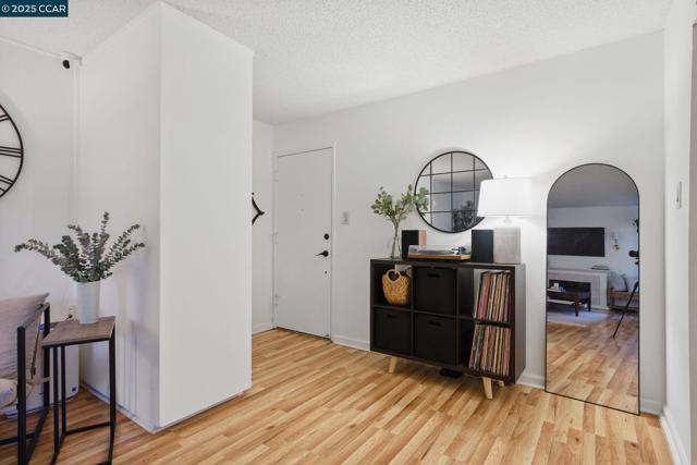 1700 Laguna St, Concord CA: https://media.crmls.org/mediaz/0beb6d25-51ed-4c22-9b5e-2f25bb01f736.jpg