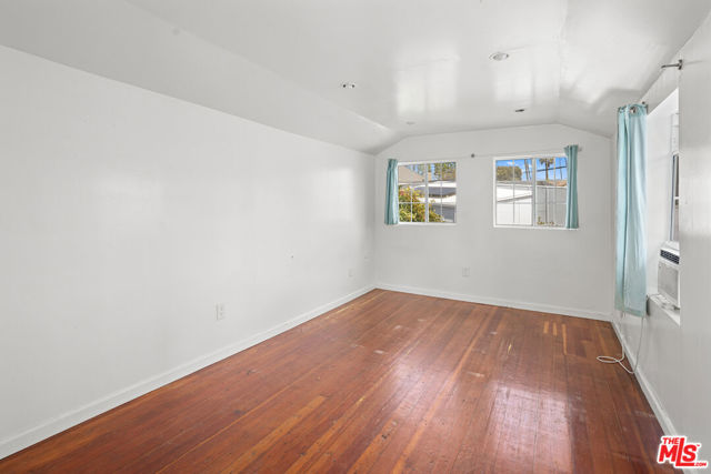 837 Venice Boulevard, Venice CA: https://media.crmls.org/mediaz/0beb8c78-c524-41c3-a55e-1c20e04d8085.jpg