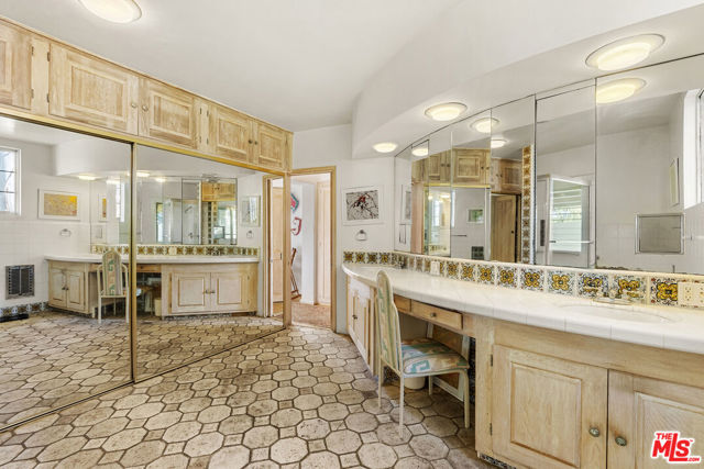 Drew Fenton | 334 N Carmelina Avenue Los Angeles CA | MLS: 7014320