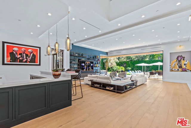 16144 HIGH VALLEY Place, Encino CA: https://media.crmls.org/mediaz/0bec1bc3-0fef-4b99-9a77-23f75c354b75.jpg
