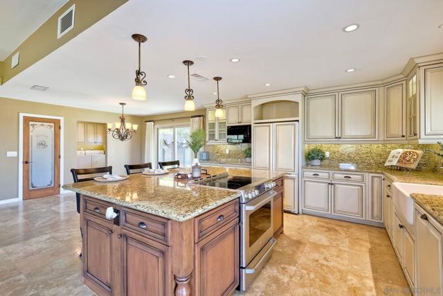 1070 El Paseo, Vista CA: https://media.crmls.org/mediaz/0bec4e65-a7c2-4e92-8fdb-b201500bd2e8.jpg