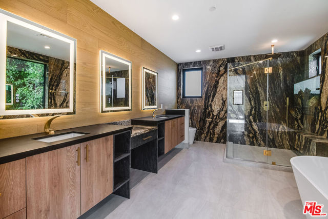 4906 Van Noord Avenue, Sherman Oaks CA: https://media.crmls.org/mediaz/0bec58e4-f13a-458f-b539-111e392dd47d.jpg