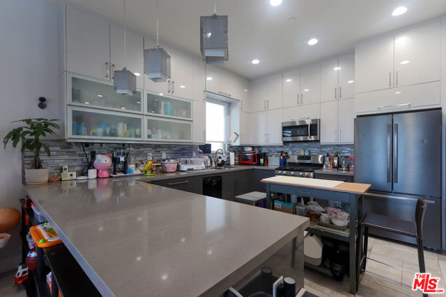1670 Asbury Drive, Pasadena CA: https://media.crmls.org/mediaz/0bed4aef-f27d-4326-b875-c61aab9fb7ca.jpg