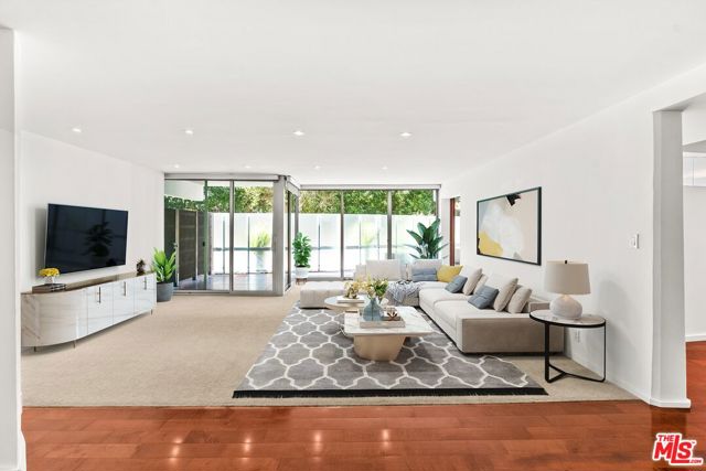 535 OCEAN Avenue, Santa Monica CA: https://media.crmls.org/mediaz/0bed5243-6420-4f31-b8c6-4666907733ea.jpg