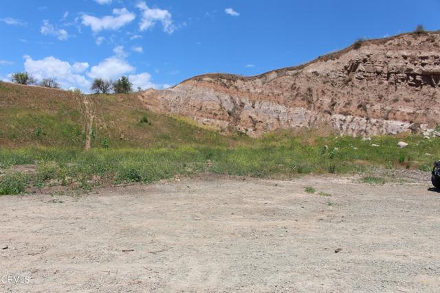 17000 South Mountain Road, Santa Paula CA: https://media.crmls.org/mediaz/0bed6e3d-86d8-4dd0-8b9d-c5de5f83b3ab.jpg