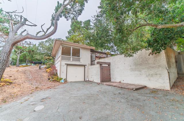 25145 N Carmel Hills Drive, Carmel CA: https://media.crmls.org/mediaz/0bed8d91-f88a-4efb-b26e-f6dc4995396a.jpg