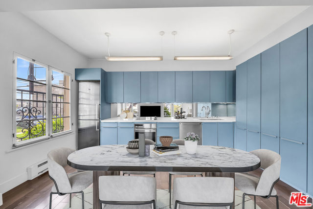 109 N Sycamore Avenue, Los Angeles CA: https://media.crmls.org/mediaz/0bed9329-4590-4db0-8df9-d8912b8ef097.jpg