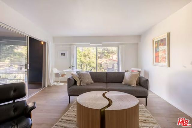 702 Cavanagh Road, Glendale CA: https://media.crmls.org/mediaz/0bed97ff-ec48-4acc-847b-18a03dcf660b.jpg