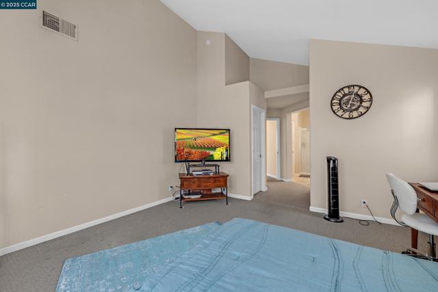 967 Heather Ln, San Lorenzo CA: https://media.crmls.org/mediaz/0bed9f47-3aeb-43c6-b865-7e6adb0d191c.jpg