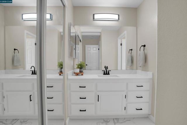 235 Pebblecreek Ct, Martinez CA: https://media.crmls.org/mediaz/0beda79f-3c89-47e6-9a92-2010d91d7575.jpg
