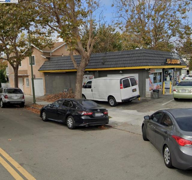 5909 Market, Oakland CA: https://media.crmls.org/mediaz/0bee9347-30c6-4a83-a7af-6d34c1686dce.jpg