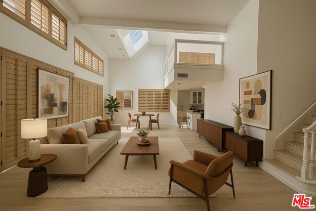 131 N Wetherly Drive, Los Angeles CA: https://media.crmls.org/mediaz/0beeac92-93b8-4bfe-bb34-b5562d068a53.jpg