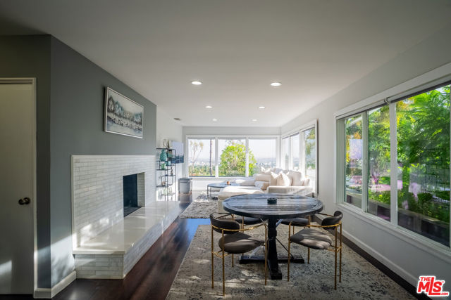 1438 Davies Drive, Beverly Hills CA: https://media.crmls.org/mediaz/0beeb901-d356-439a-bf61-f2937db478a1.jpg