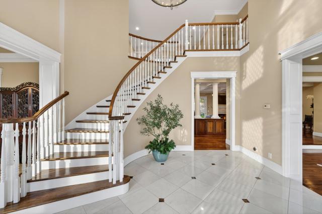 9540 Via Del Oro, Gilroy CA: https://media.crmls.org/mediaz/0beeb979-a685-4396-9aa3-4e52642aef62.jpg