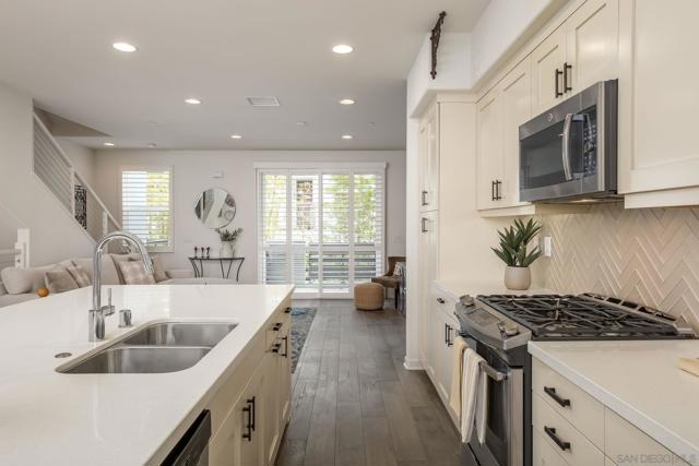 2511 State St, Carlsbad CA: https://media.crmls.org/mediaz/0bef456a-344e-47d2-955c-01d737f91fb6.jpg