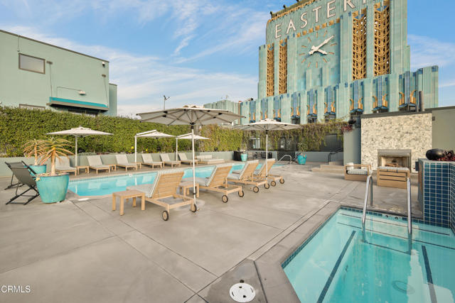 849 S Broadway, Los Angeles CA: https://media.crmls.org/mediaz/0bef47c3-3b74-427b-9c35-428ddf6fc703.jpg