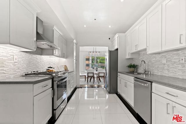 2025 S Beverly Glen Boulevard, Los Angeles CA: https://media.crmls.org/mediaz/0bef526d-73b7-4248-9503-e4661edd15e8.jpg