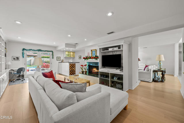 Detail Gallery Image 14 of 63 For 4240 Reyes Dr, Los Angeles,  CA 91356 - 4 Beds | 4/1 Baths