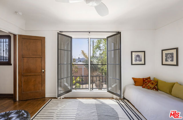 6105 Mount Angelus Drive, Los Angeles CA: https://media.crmls.org/mediaz/0bef82b7-97ab-468e-91b4-0f553e0f9874.jpg