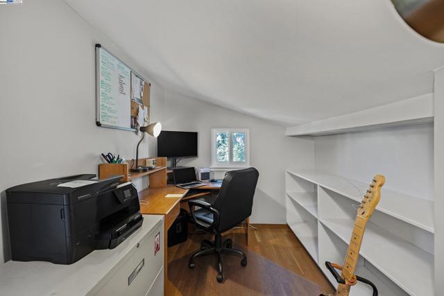 3641 Shenandoah Ct, Pleasanton CA: https://media.crmls.org/mediaz/0bf023b9-ebc6-4478-a904-efdef27c1c6f.jpg