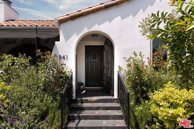 1841 Rose Villa Street, Pasadena CA: https://media.crmls.org/mediaz/0bf09033-6007-4b9c-820c-1744e855f2a9.jpg