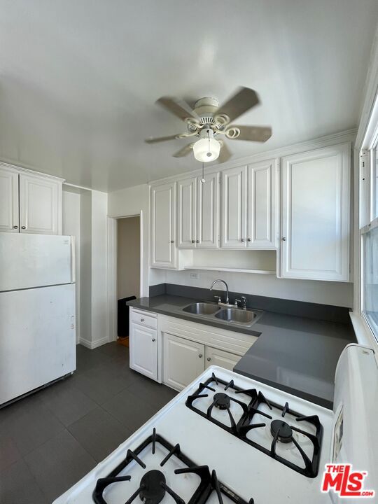 5954 W 85Th Place, Los Angeles CA: https://media.crmls.org/mediaz/0bf0a59d-4bbd-43d9-8e22-436a1615df5c.jpg